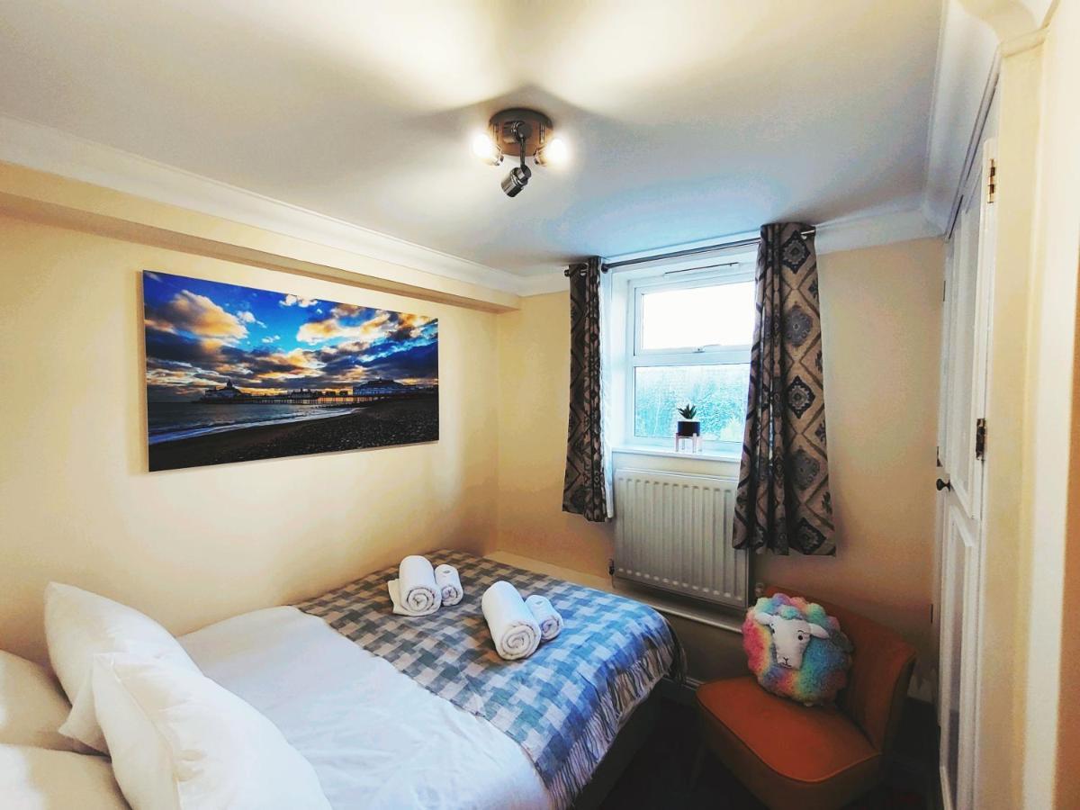 6 Queens Gardens Eastbourne Exterior photo