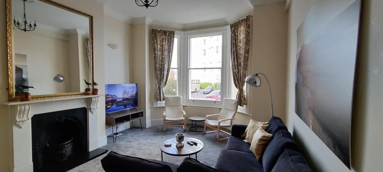 6 Queens Gardens Eastbourne Exterior photo