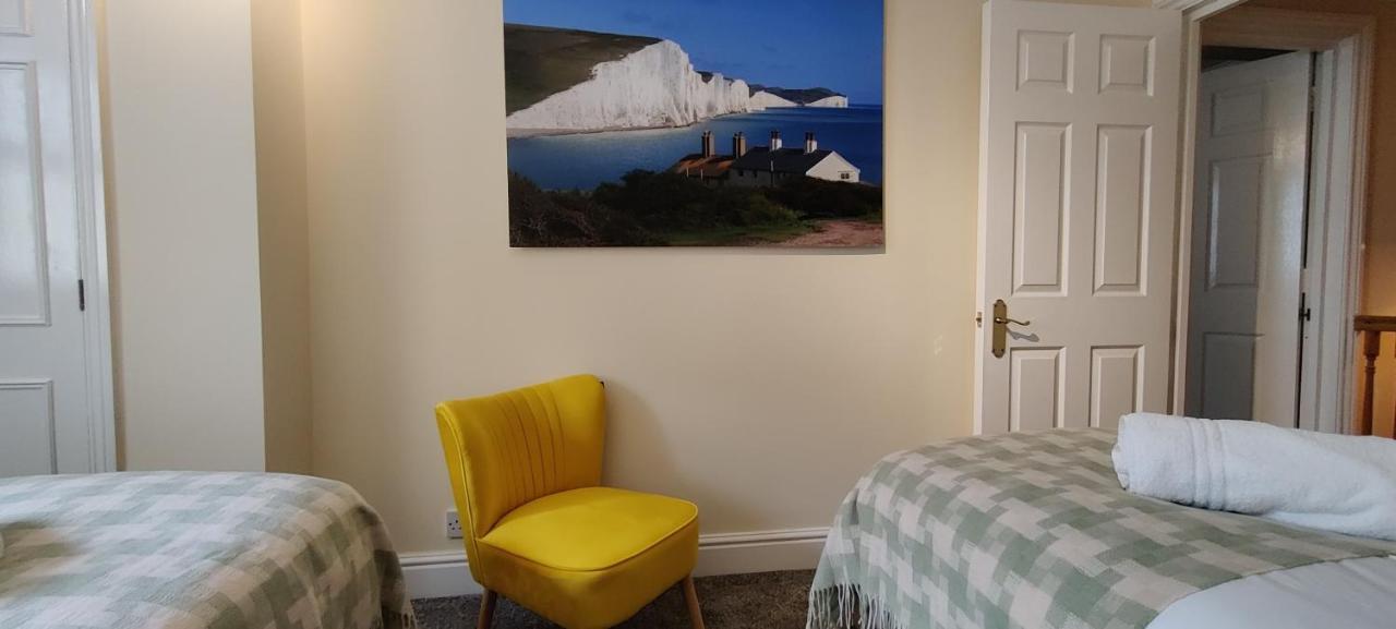 6 Queens Gardens Eastbourne Exterior photo