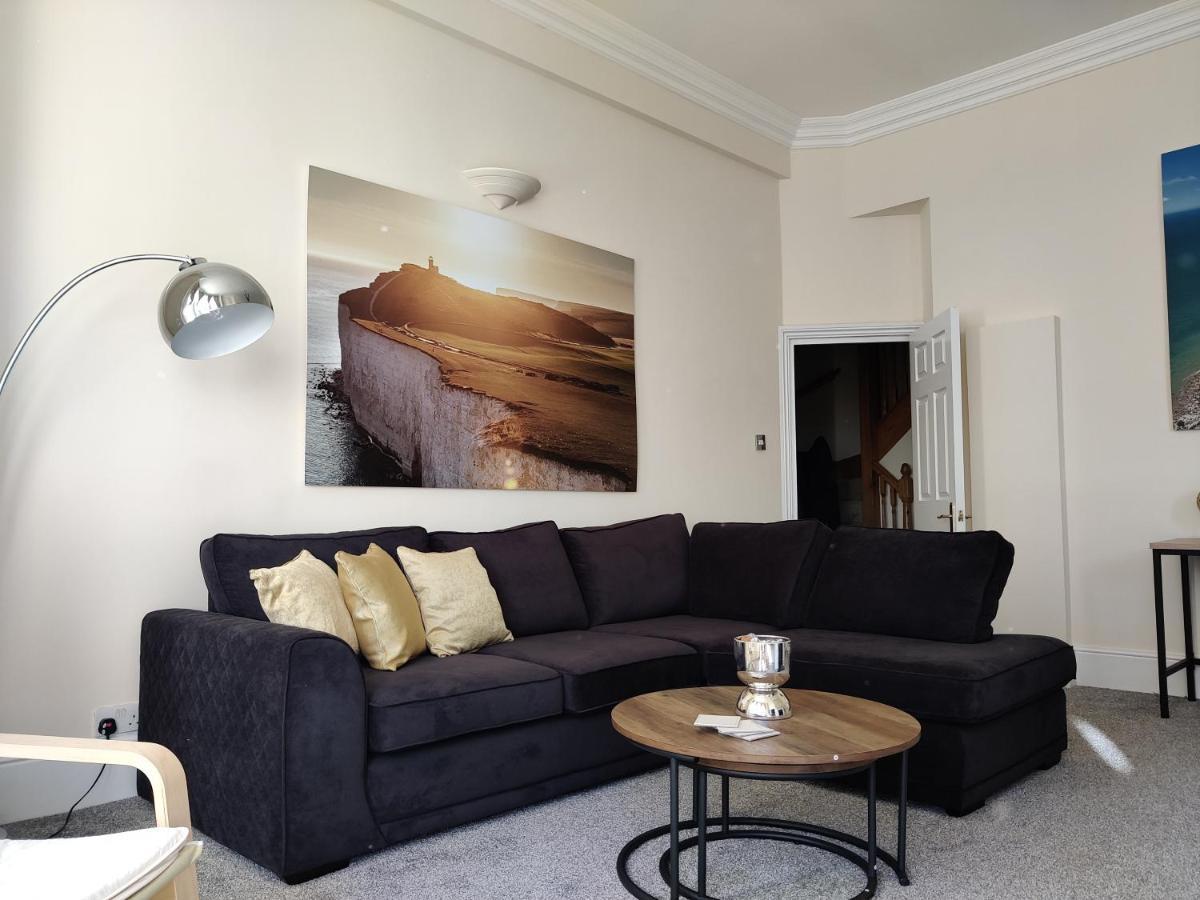 6 Queens Gardens Eastbourne Exterior photo